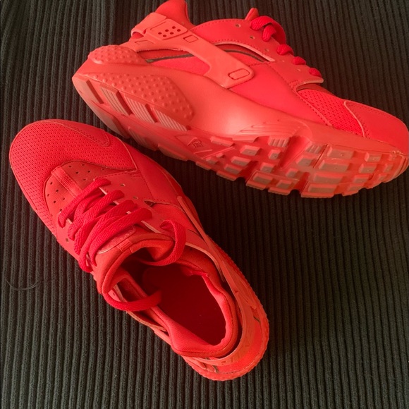 Nike Big Kids Huarache Run casual shoes. - Picture 3 of 3